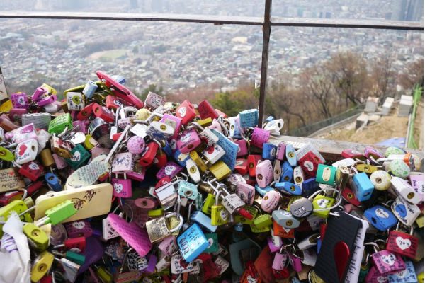 Móc khóa tình yêu trên Namsan Tower - Du lịch Hàn Quốc